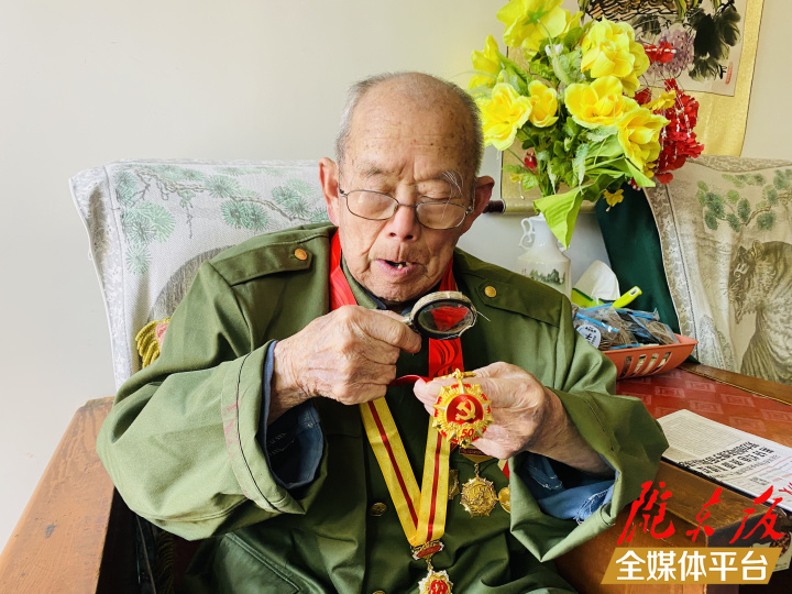 【光榮在黨50年】徐連江：“永遠(yuǎn)跟黨走，永遠(yuǎn)都愛國！”