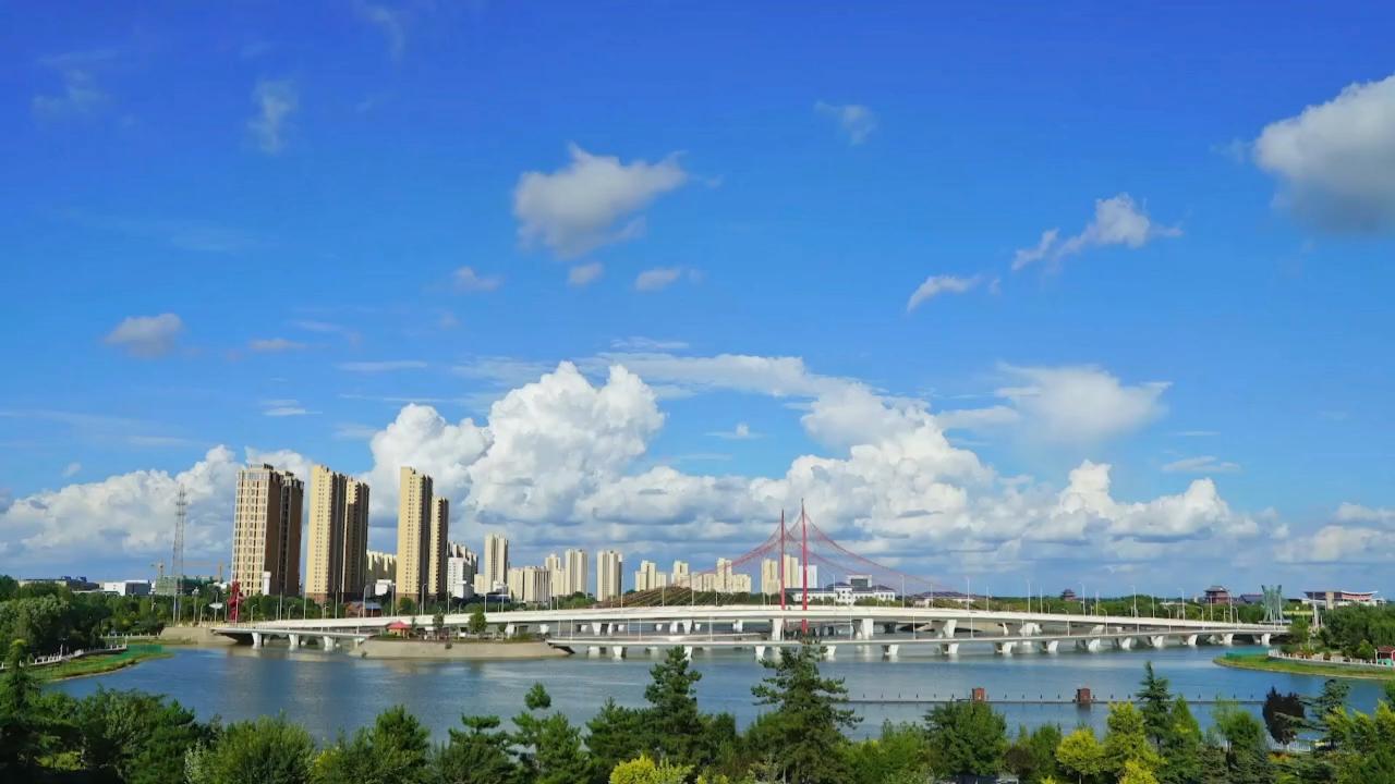 甘肅西峰：雨后初霽，風(fēng)起云涌美如畫