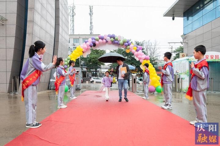 【攝影報道】新學期，新氣象！慶陽市區(qū)各級學校陸續(xù)開學