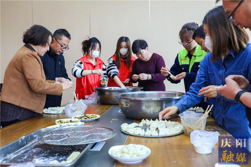 【攝影報道】冬至大如年，人間小團圓！西峰區(qū)寧縣西路社區(qū)熱氣騰騰過冬至