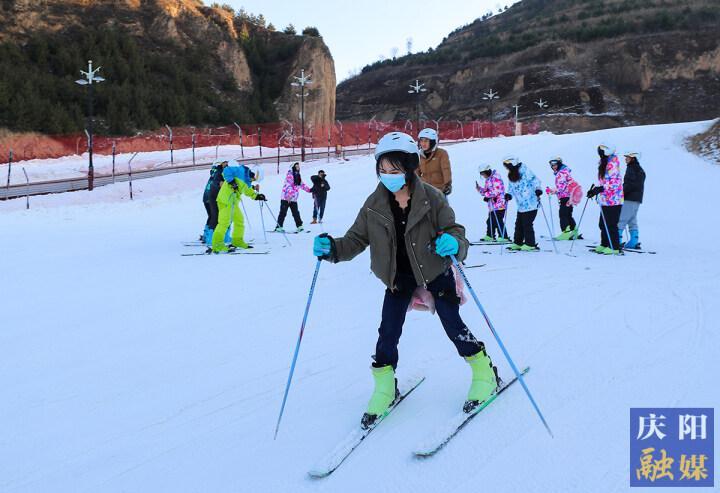 【攝影報道】西峰區(qū)掀起冰雪運動熱潮