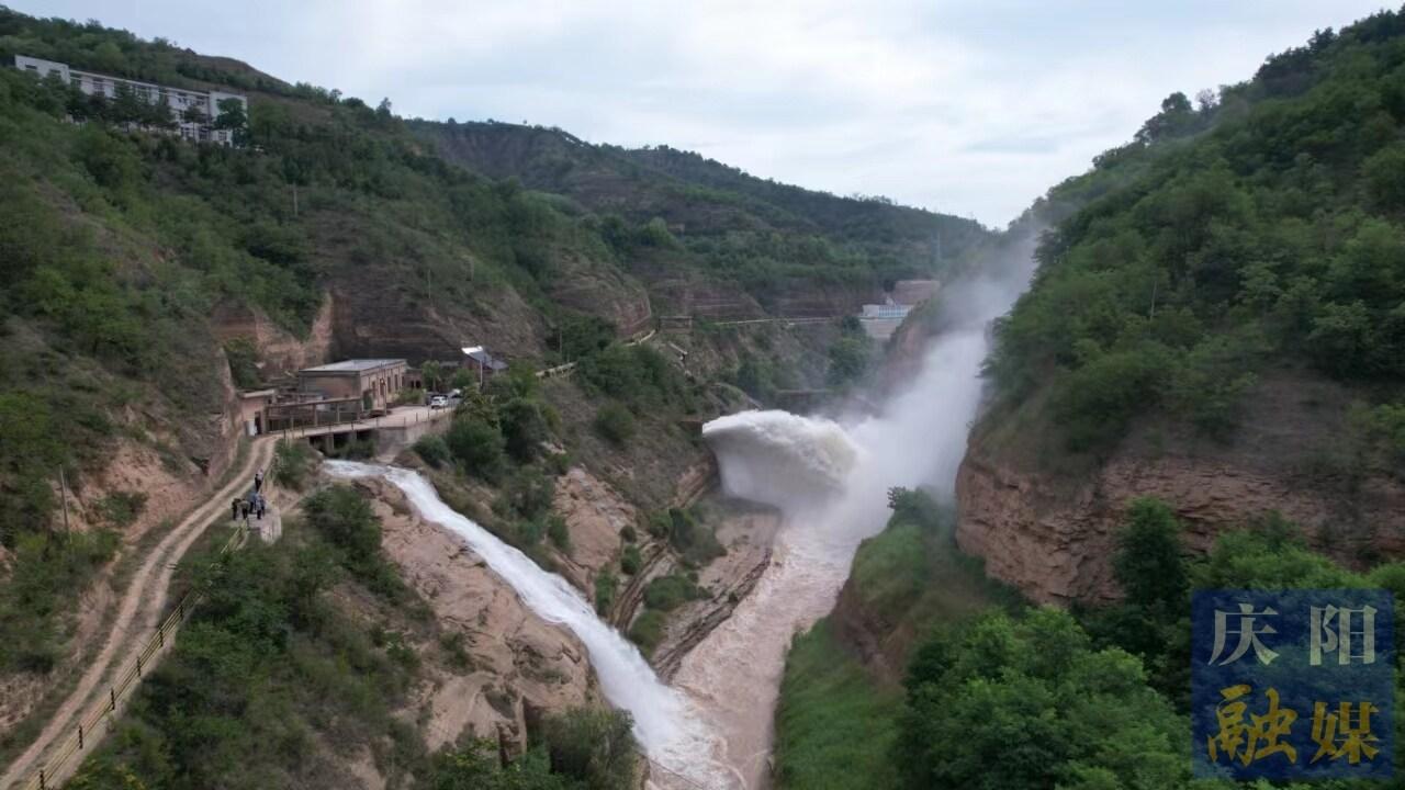 巴家咀水庫(kù)提閘泄水