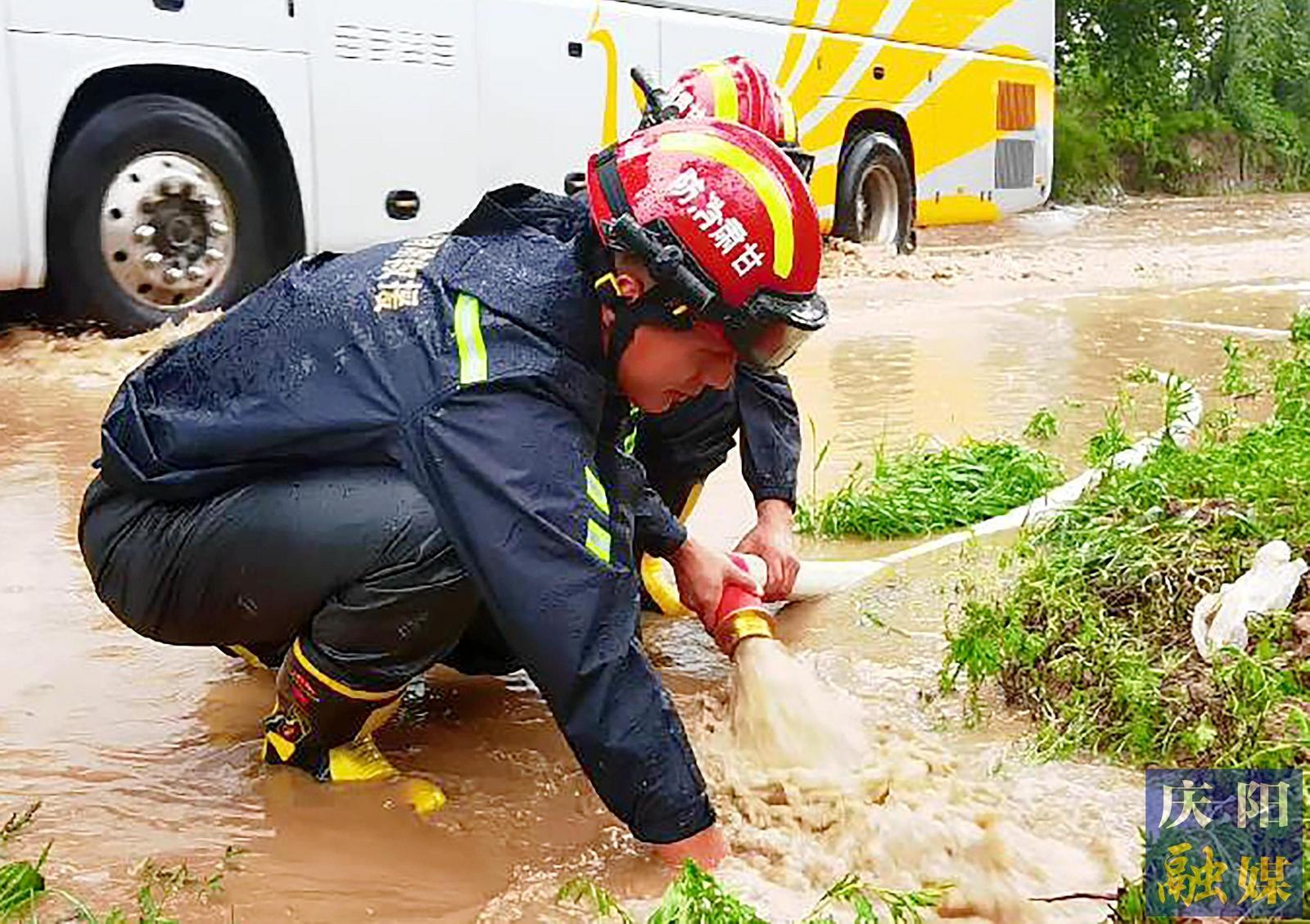 【攝影報道】暴雨突襲 慶陽消防聞“汛”而動