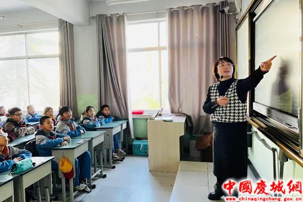 慶城縣博物館走進慶城小學(xué)開展“探索錢幣歷史 傳承文化智慧” 主題社教活動